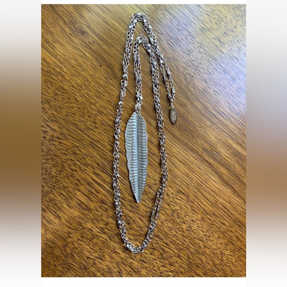 Heather Gardner Paradise Feather Necklace- NWOT, Silver, Stunning! - Picture 4 of 7